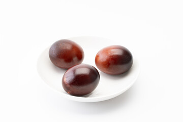 殻付きの燻製卵