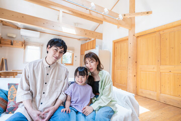 おうちで楽しく過ごす家族