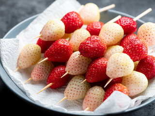tanghulu, A food made by stringing fruits such as strawberries through bamboo and coating the outside with sugar water