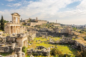 Naklejka premium A timeless city of wisdom reveals its historical remnants, intricate designs, and vibrant cultural heritage in stunning imagery.