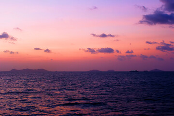 Obraz premium The South China Sea off the coast of Vietnam. Islands and ships on the horizon. The moment of winter sunset