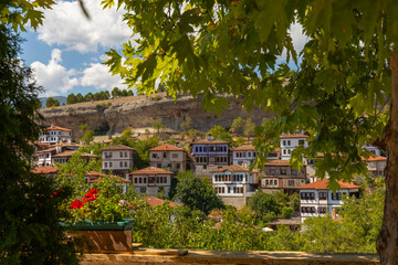 Obraz premium Traditional Ottoman Houses in Safranbolu. Safranbolu UNESCO World Heritage Site. Old wooden mansions turkish architecture. Safranbolu landscape view.