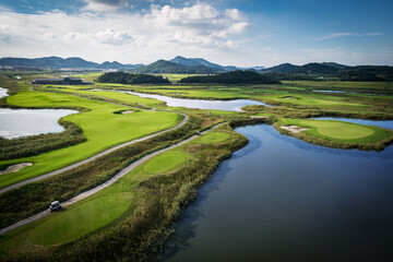 링스코스 스타일의 골프장을 드론으로 바라보다.