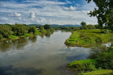 Die Weser bei Rinteln in Niedersachsen