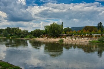Obraz premium Die Weser bei Rinteln in Niedersachsen