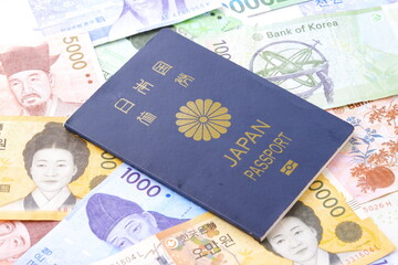 日本のパスポート（一般旅券5年用紺色）と、韓国の通貨ウォンKRWの紙幣を用意して、韓国旅行の計画を立てる
