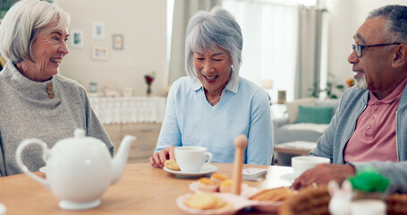 Obraz premium Happy, tea and senior friends at table for funny conversation, snacks and retirement together in house. Group, party and man speaking with elderly women smile for breakfast, communication and bonding