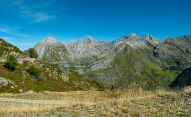 Fototapeta premium A mountain range with a clear blue sky in the background