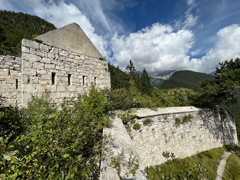 Trdnjava Predel (Pa&szlig;sperre Predil, Depot Oberbreth, Depot Predil), Log pod Mangartom, Slovenija - Fortification Predel, Slovenia - Fortificazione sul Predel