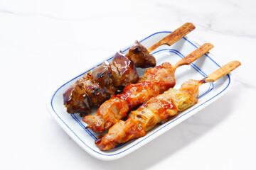 焼き鳥の盛り合わせ（ネギマ、もも、レバー）