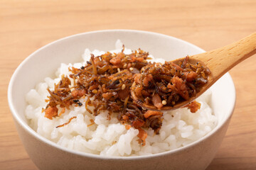 鮭フレークとちりめんじゃこのふりかけご飯　