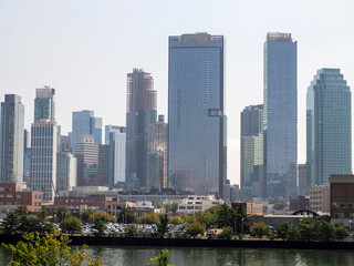 Fototapeta premium New york city Queens view from Roosvelt island