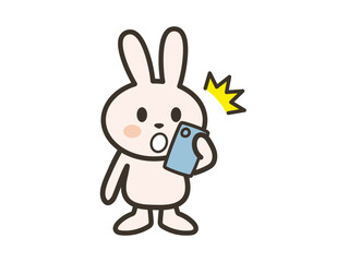 スマホを見てびっくりするうさぎさんのイラスト