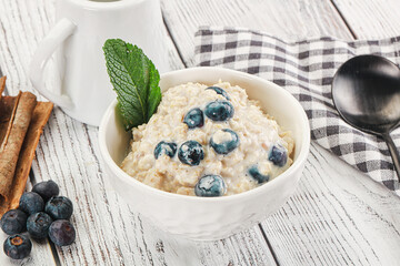 Oats porridge with blueberry