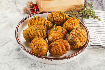 Baked baby potato with thyme