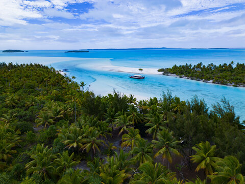 Vaka Cruise at One Foot Island in Aitutaki, Cook Islands