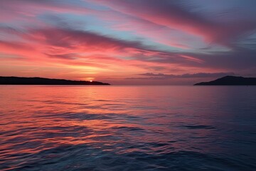 Obraz premium Peaceful Sunset Reflection on Colorful Waters with Calm Horizon View