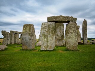 Naklejka premium Scenic view of Stonehenge under a cloudy sky
