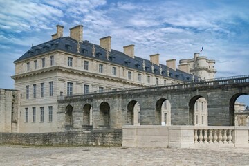 Obraz premium Beautiful medieval castle of Vincennes in France under the blue sky