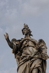 Fototapeta premium seagull and statue