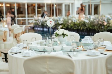 Elegant wedding reception table setting with floral centerpiece