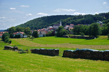 Salmendingen bei Burladingen auf der Schwäbischen Alb;  Blick auf St. Michaelkirche