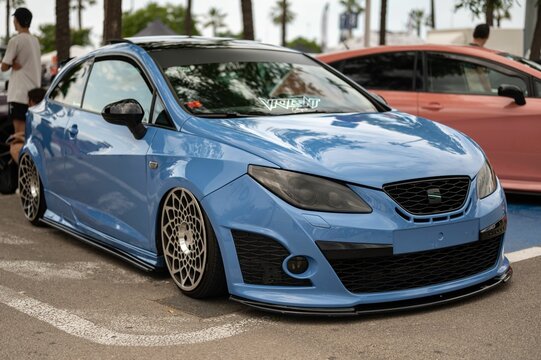 fourth generation Seat Ibiza 6J, it has a bodykit, with very large personalized low profile wheels