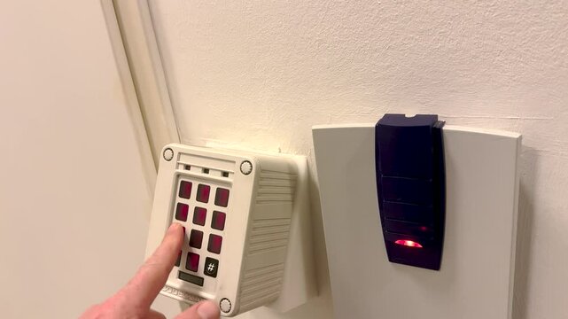 Zutrittssystem in einem Rechenzentrum mit Zahlencode 