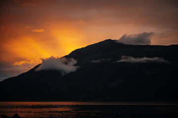 Abendstimmung am Hardangerfjord, Norwegen
