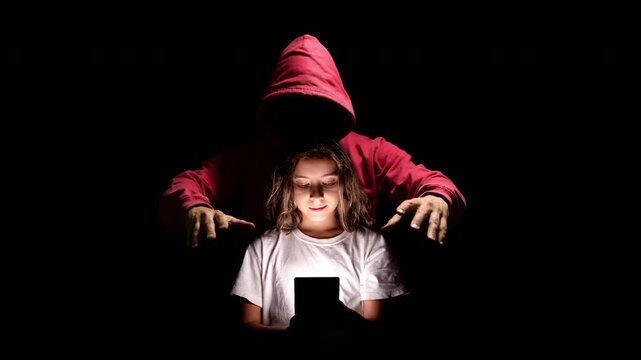 A girl using her cell phone on social networks without being aware of the dangers they can have.