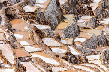 Estanques de Sal en las Salinas de Maras en Cusco, Perú.