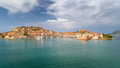 Portoferraio, Hauptstadt der Insel Elba, mit Hafen und ALtstadt im toskanischen Archipel, Toskana, Italien