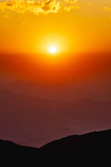 pôr do sol na cidade de Alto Caparaó, Estado de Minas Gerais, Brasil 