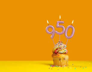 Birthday celebration with cupcake - Candle number 950