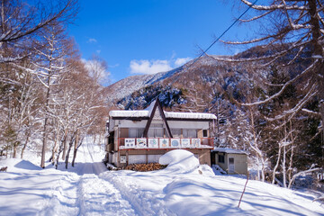 美濃戸高原やまのこ村 - 八ヶ岳 赤岳登山の拠点。美濃戸口から車で10分、徒歩60分。