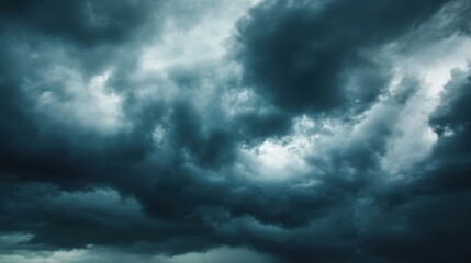 Fototapeta premium The sky is dark and cloudy, with a storm brewing