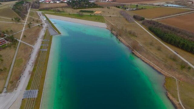 Munchen, Deutschland Riemer See Ansicht von oben. Aerial view on Lake Riemer See in Munich. Riemer Park in Messestadt. Large clear lake at Muenchech Park. Bugasee. Messe Riem. Badesee im Riemer Park. 