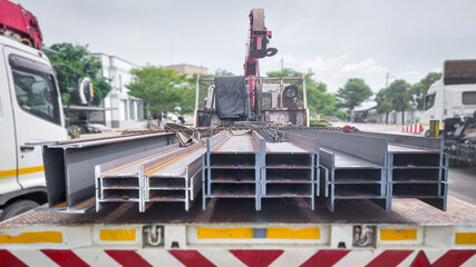 Metal forming steel beams at the metal products warehouse, H-beam steel and Wi-Frank steel. For large structures or building columns, focus only on the raw materials used in building construction.