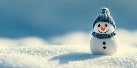 Obraz premium Smiling snowman figurine in a snowy landscape