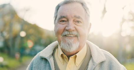 Obraz premium Senior, man and smile in portrait outdoor for morning walk, wellness and confidence in retirement. Elderly person, face of pensioner and happy in environment for relax, fresh air and pride in park