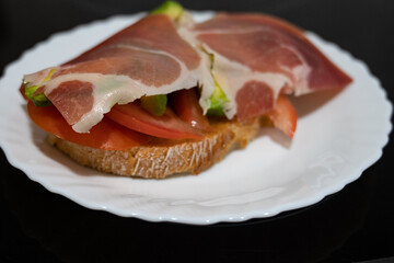 Ham, avocado and tomatoe toast