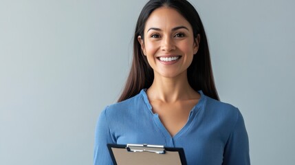Obraz premium The Smiling Woman with Clipboard