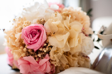 anillos, zapatos novia, preparativos, ramos, pendientes, ceremonia, bodas.