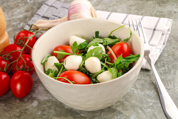 Salad with mozzarella and arugula