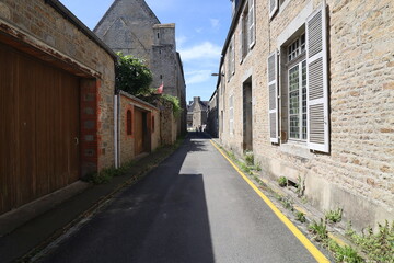 Rue typique, ville de Avranches, département de la Manche, France