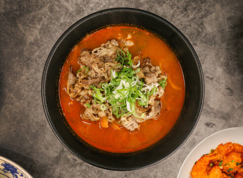 jjamppong Chinese-style noodles with vegetables and beef