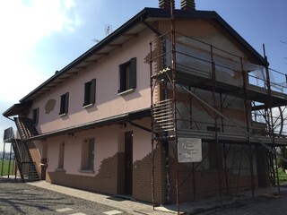 casa con ponteggio edile