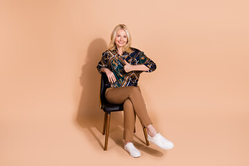 Photo portrait of blonde mature age business woman sitting comfortable chair like this furniture...