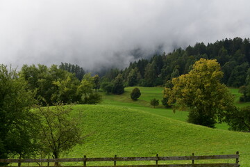 Sch&ouml;ne Landschaft mit Wolken bei Grissian in S&uuml;dtirol 