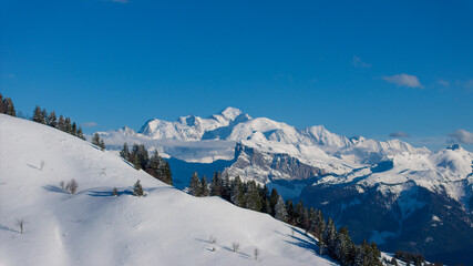 Photo du massif du Mont blanc en drone